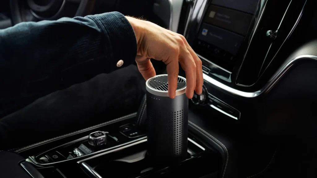 Airinum Hale purifier providing clean air during a drive